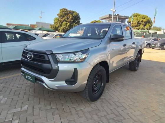 TOYOTA HILUX 2.8 D-4D TURBO DIESEL CHASSI 4X4 MANUAL TOYOTA HILUX 2.8 D-4D TURBO DIESEL CHASSI 4X4 MANUAL